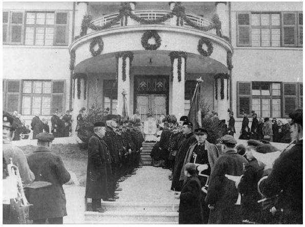 Arhivska fotografija bolnišnice Trbovlje iz leta 1925